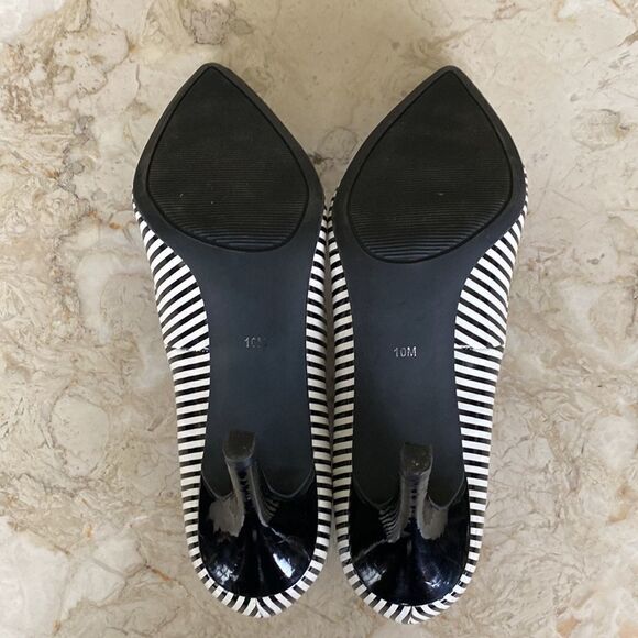G by Guess Black & White Heels Pumps - Picture 12 of 13